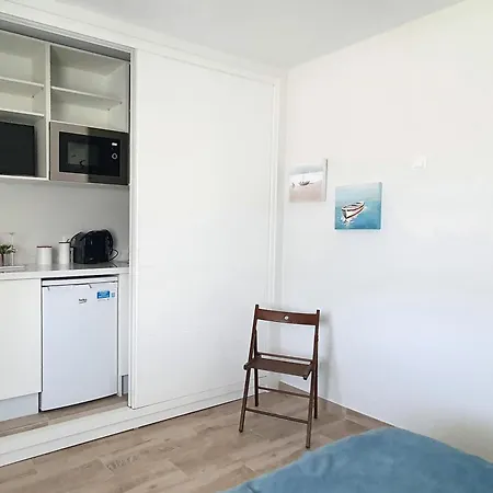 Blue Vista Gardenroom Guest house *